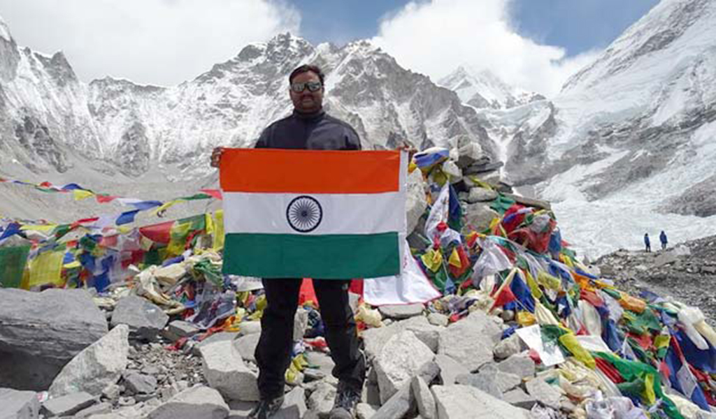 Pune police couple dismissed from force for lying about climbing the Everest