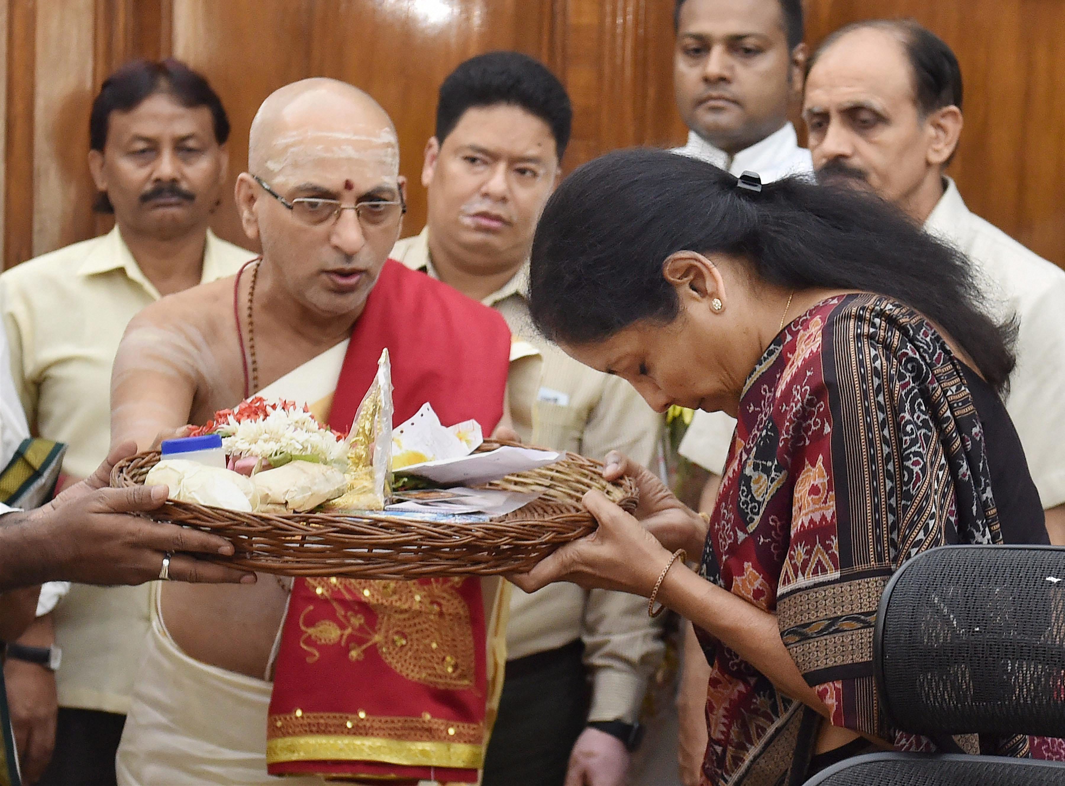 ‘Jai Mata Di’: Priests anoint Nirmala Sitharaman as new Defence Minister
