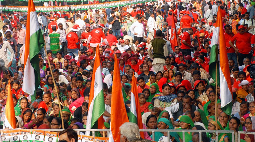 Huge protest by workers demand pro-people policies
