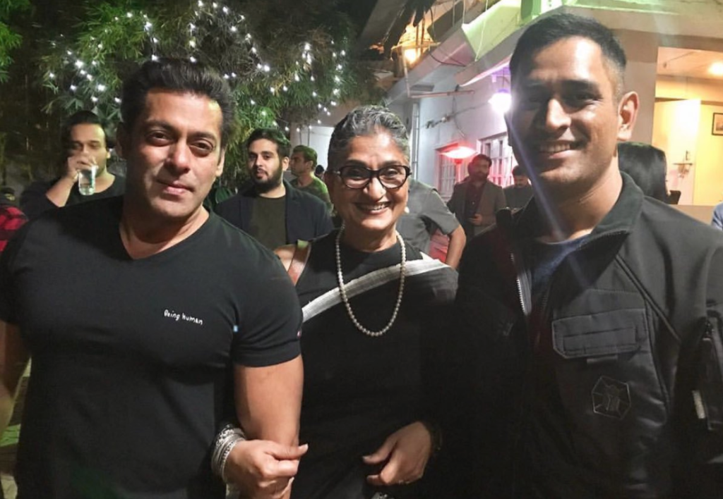 ‘Tum jiyo hazaaron saal’, Shah Rukh wishes Salman Khan on his 52nd birthday