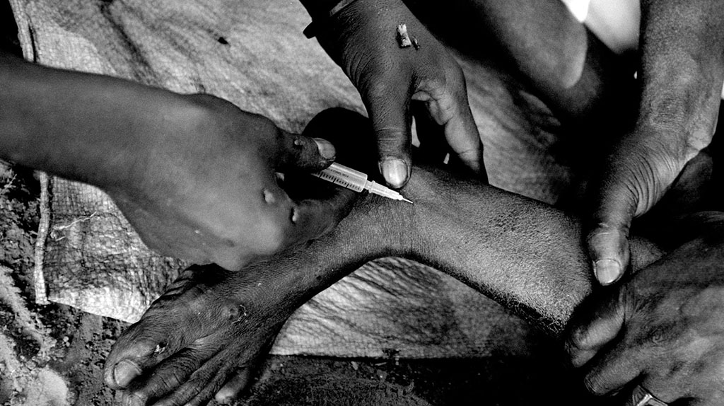 Quack’s reuse of needle suspected after spurt in HIV cases in one village in Uttar Pradesh