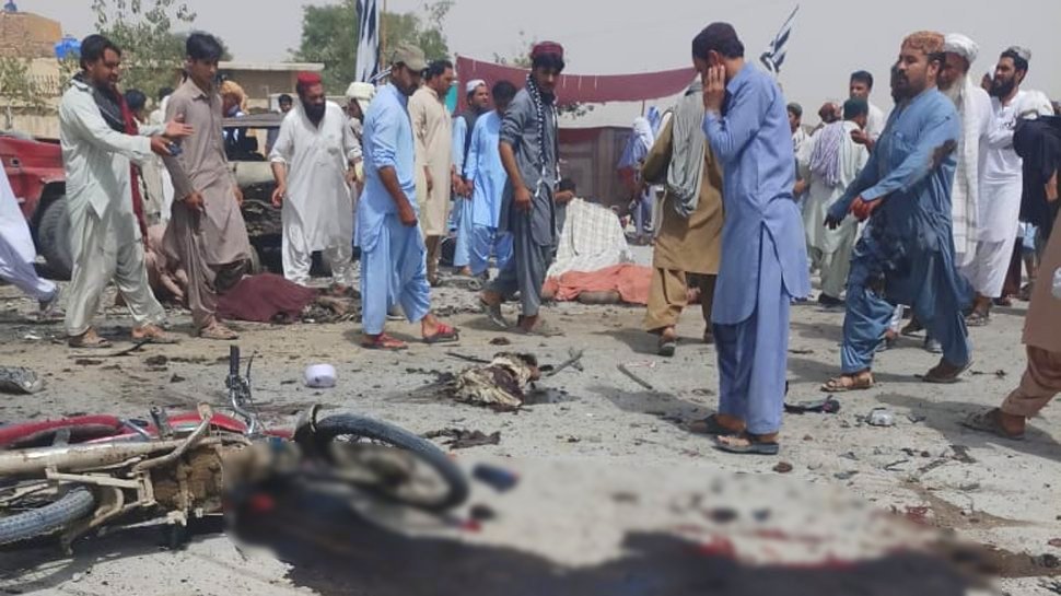 31 killed, 36 injured in blast, firing across Pakistan on election day