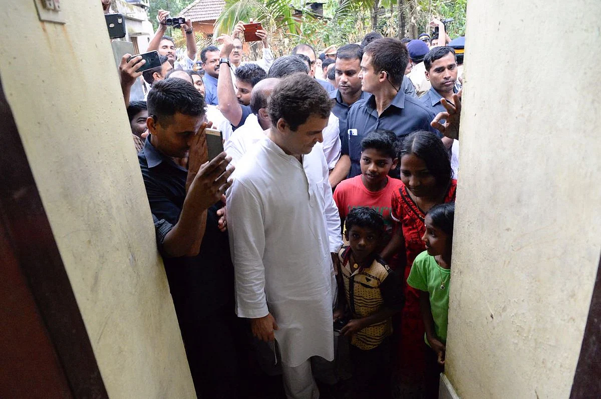 Kerala floods: Rahul Gandhi visits relief camps