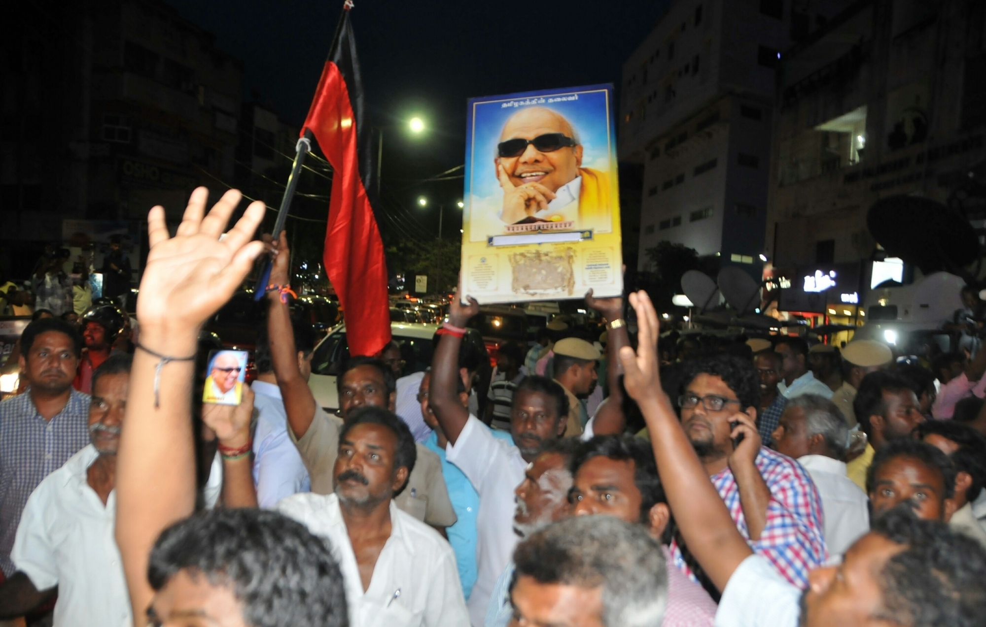 Karunanidhi’s health deteriorates, crowd swells outside hospital