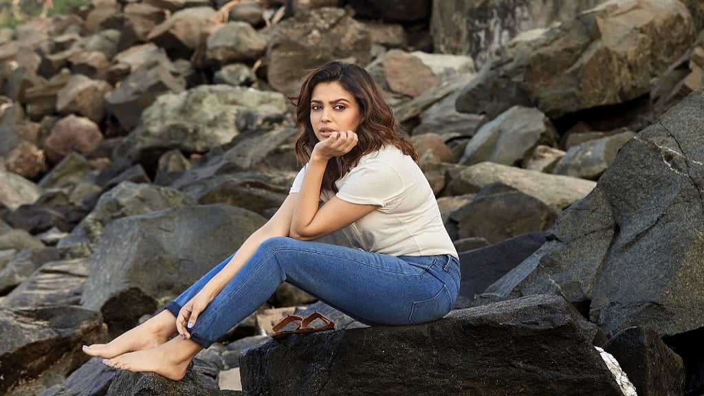 Swara Bhaskar When Abuse Gets Normalised It S Time For All Of Us To Think That doesn't mean she's going to stay. swara bhaskar when abuse gets