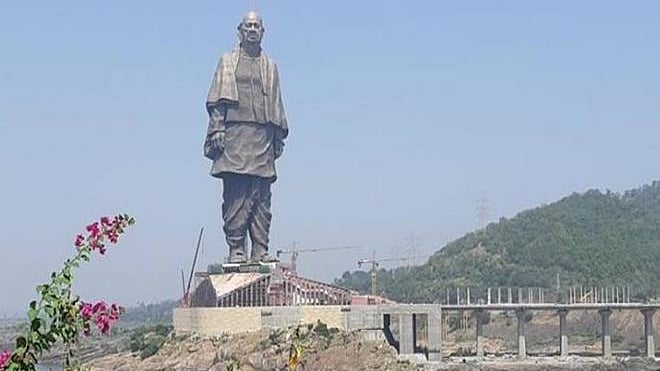 Congress Patel S Order Banning Rss Should Be Displayed At Base Of Statue Of Unity Mohan bhagwat celebrates pongal in tamil nadu, taught few lines of tirukkural to a girl. statue of unity