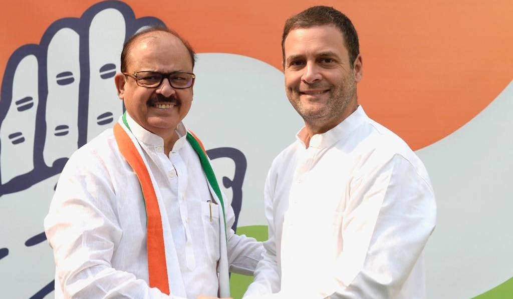 Former NCP leader Tariq Anwar meets Rahul Gandhi, joins Congress