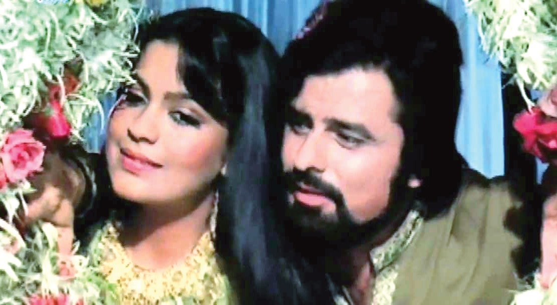 ‘Sanjay Khan lies about his relationship with Zeenat Aman’