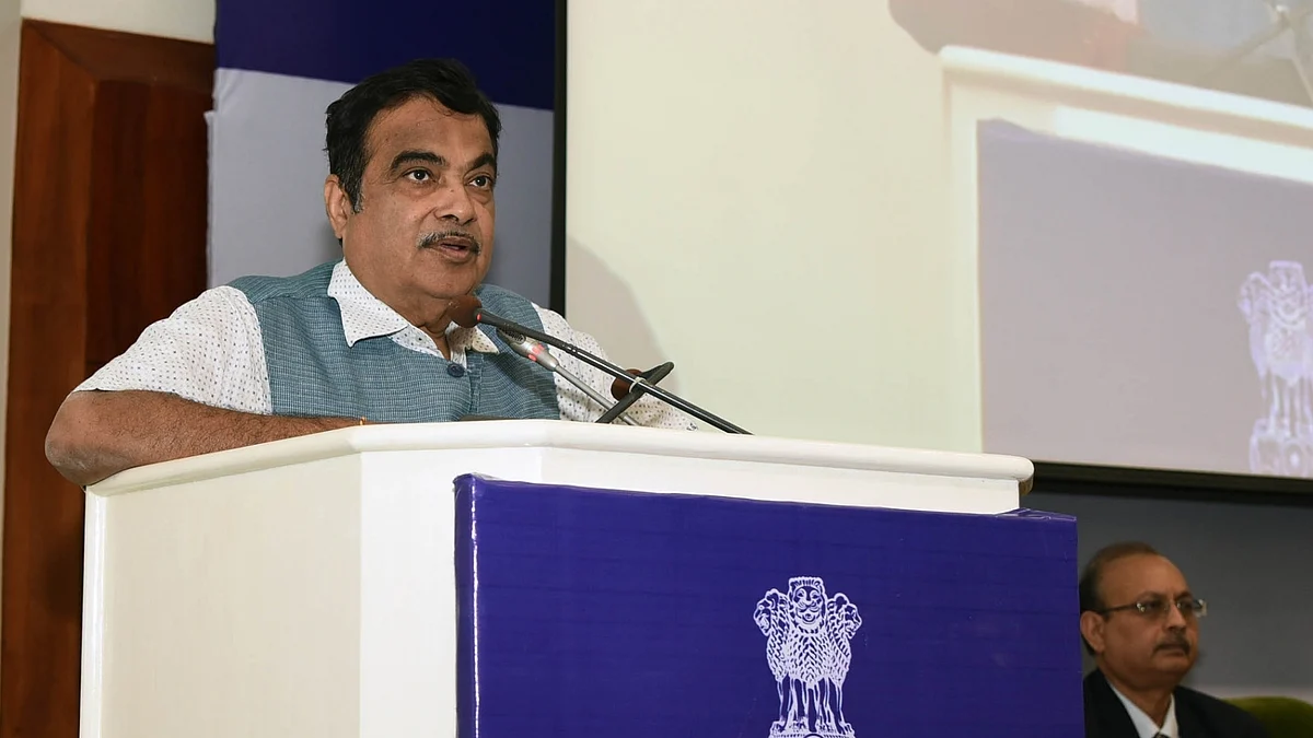 Union Minister Nitin Gadkari collapses at a function in Maharashtra
