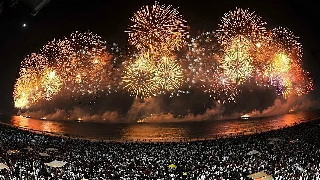 In picture and videos: World rings in 2019