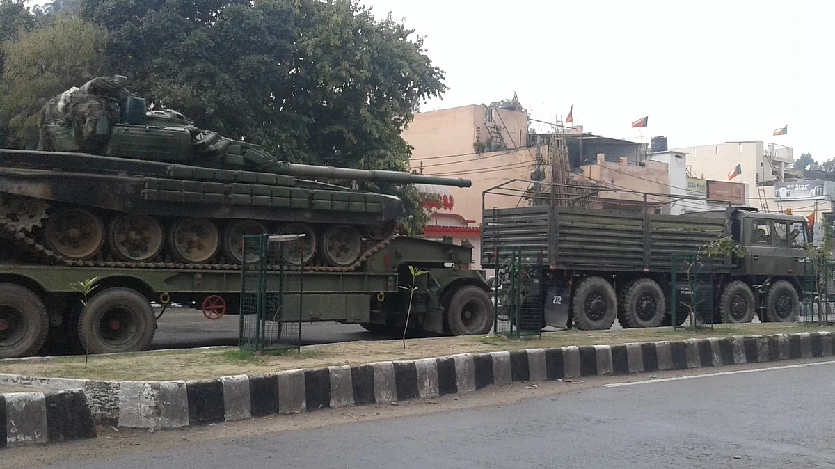 Tanks make their way to Intl Border as IAF jets strike Pakistan based terror camps