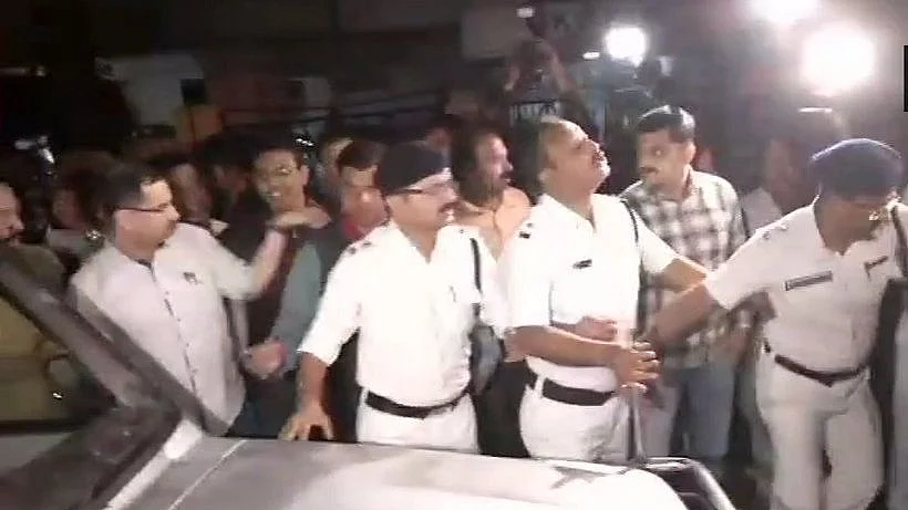 West Bengal police ‘detains’ CBI team at Kolkata Police Commissioner’s house