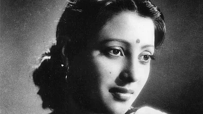Uttam Kumar: মহানায়ক উত্তম কুমারের মৃত্যুর পর কীভাবে হলো দাহ? সেও এক বড় কাহিনী! এই গল্প জানে না কেউ 5 Remembering Suchitra Sen, Bengal's Queen of Hearts