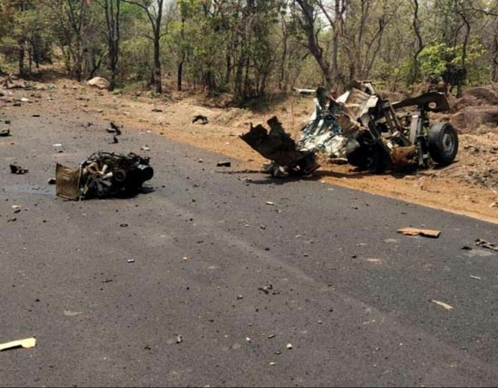 15 commandos, civilian killed by Maoists in Gadchiroli