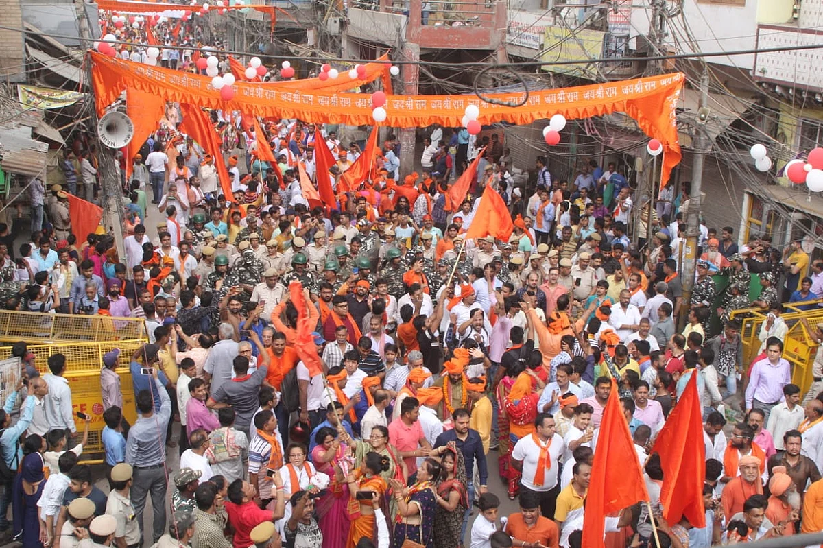Politics aside, communal harmony marks Shobha Yatra at Lal Kuan