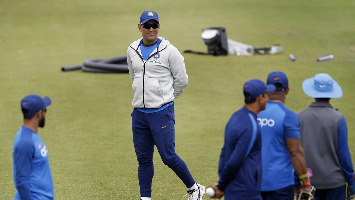 ‘Dhoni asked not to retire while team grooms Pant’
