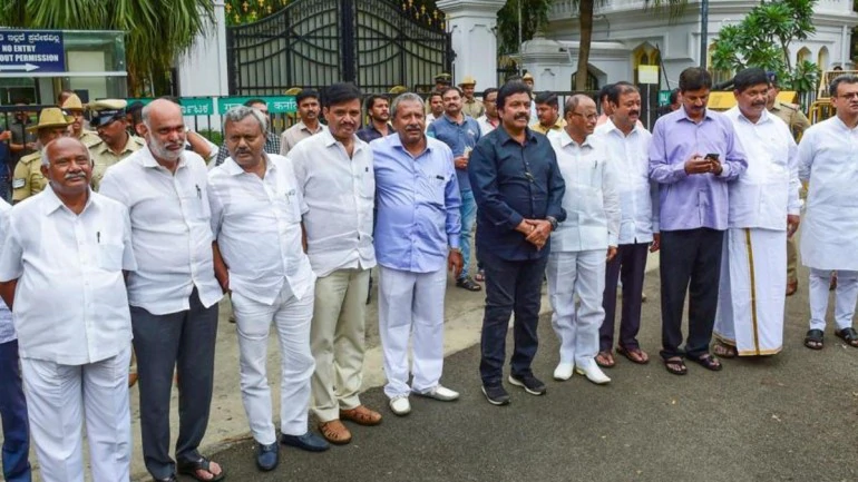 Congress expels rebel Karnataka MLAs
