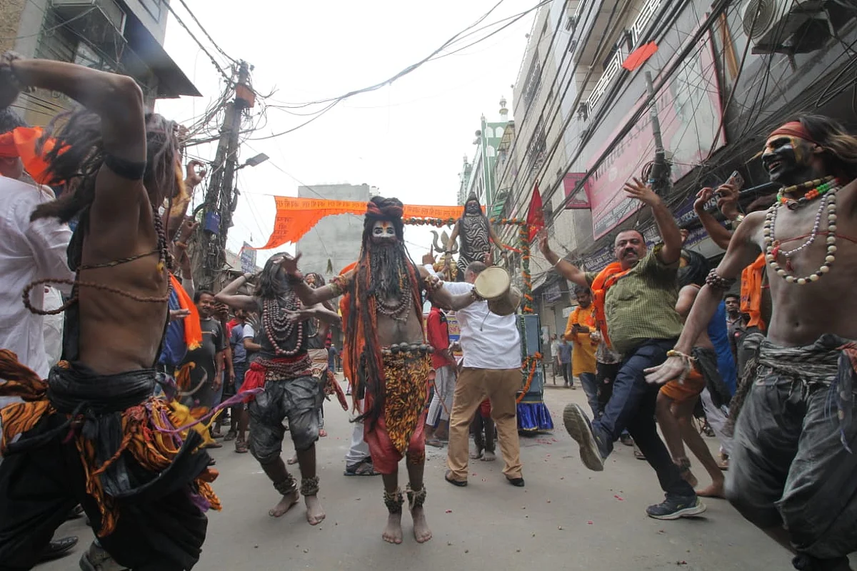 Politics aside, communal harmony marks Shobha Yatra at Lal Kuan