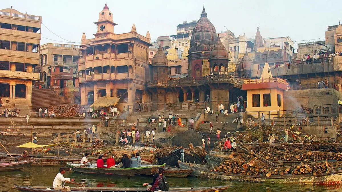 Varanasi: Ghats flooded, streets turn into cremation grounds