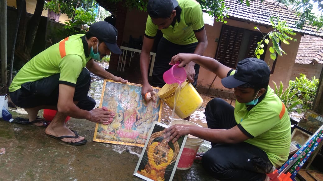 Kerala: Muslim League volunteers clean flooded Ram temple in Wayanad