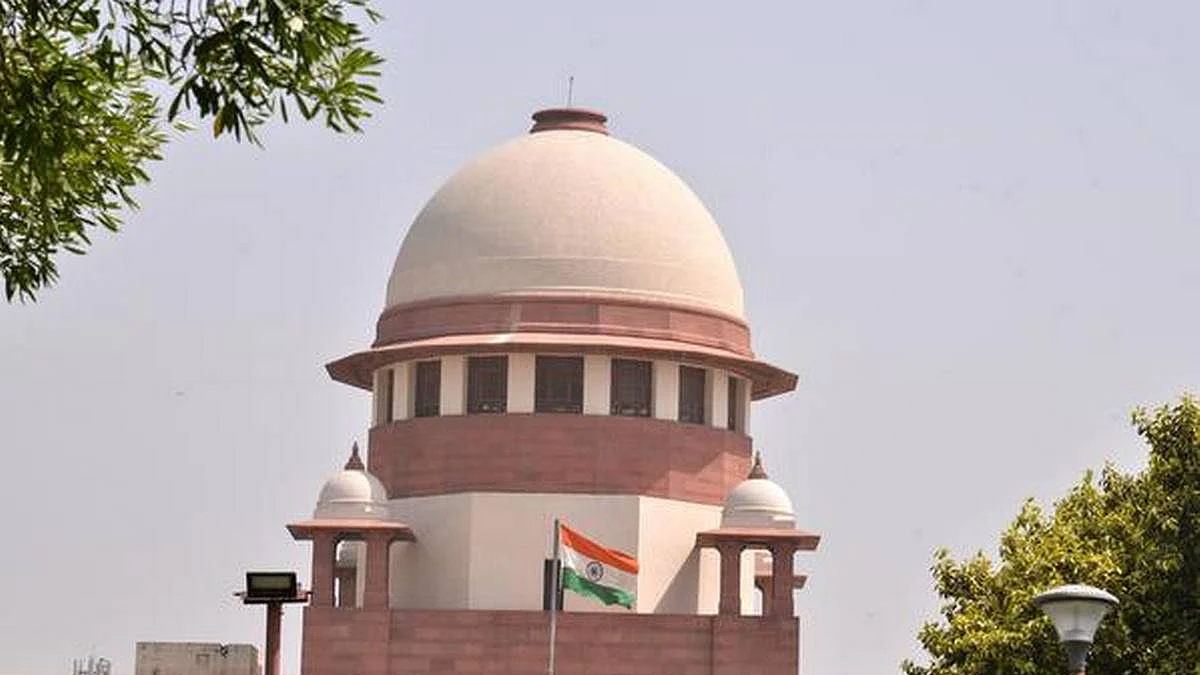Supreme Court raps government for not giving safety gear to manual scavengers
