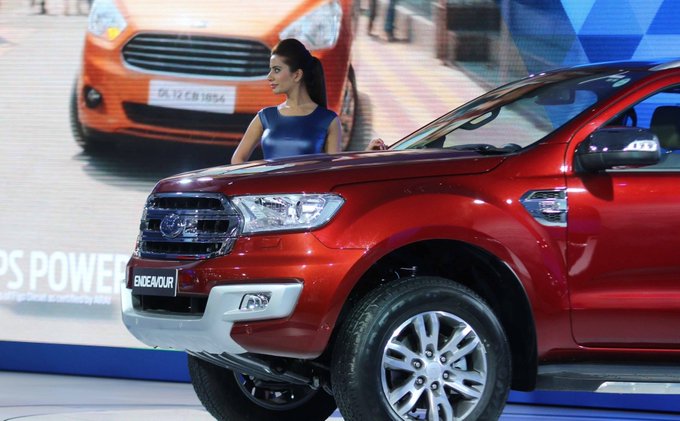 Auto sector in reverse gear: Festivals fail to boost auto sales