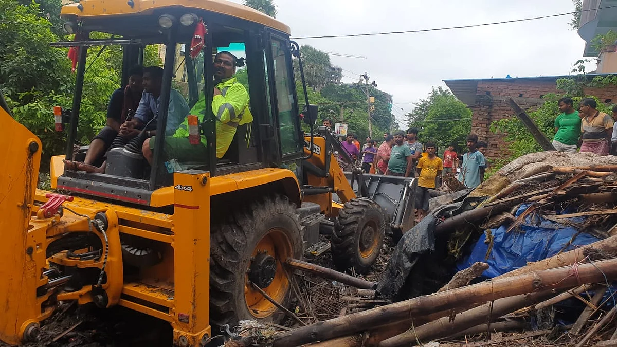 Patna floods: As common people struggle with a civic crisis, Nitish govt demolishes slums