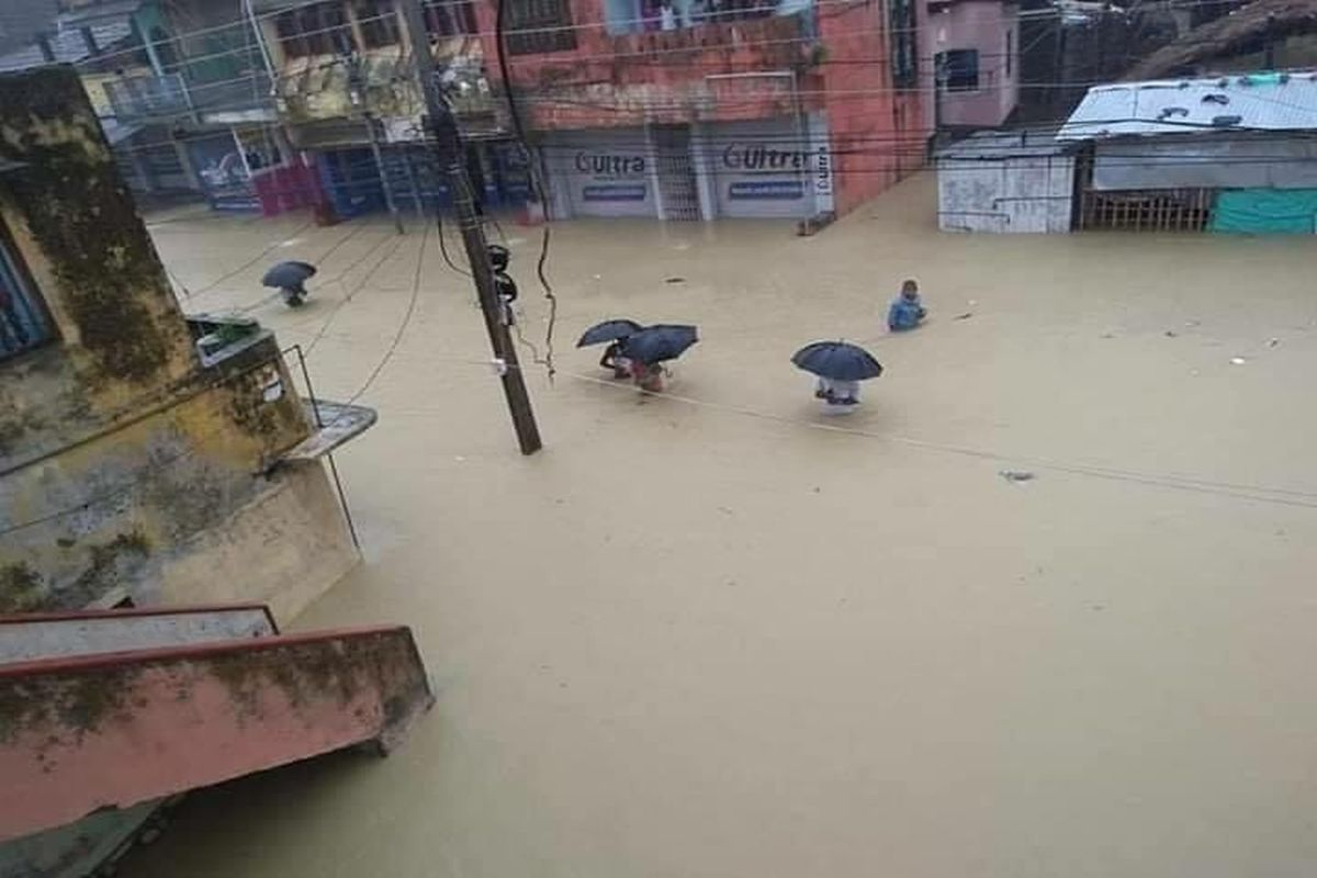 Rains continue in Kerala, Red alert in 4 districts