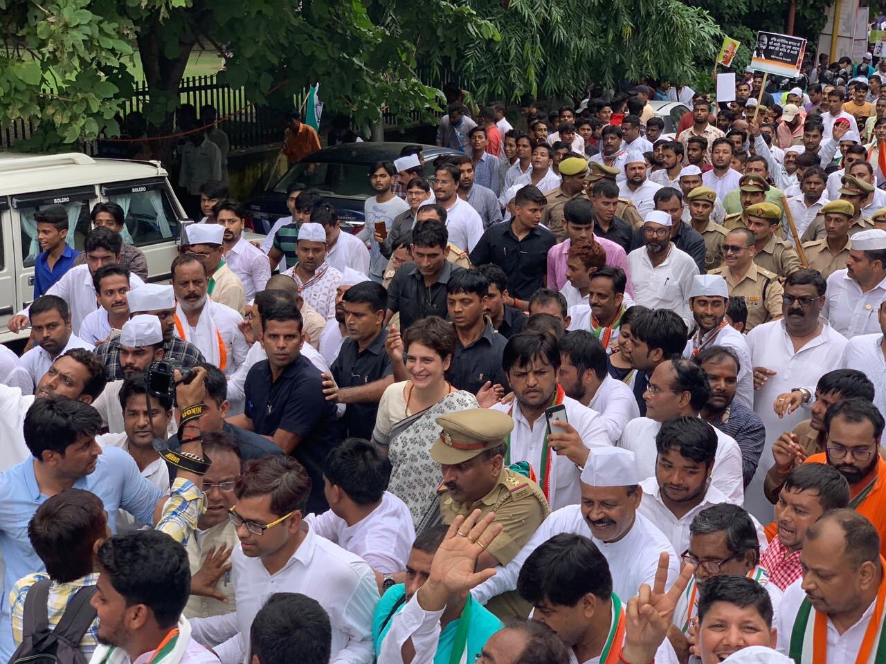 Priyanka Gandhi leads silent ‘padyatra’ on Gandhi Jayanti in UP