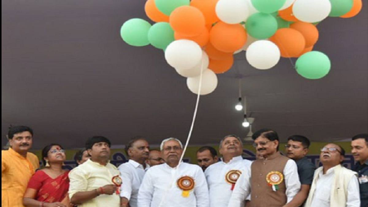 At Dussehra celebrations in Patna, no BJP leader shares the dais with Nitish
