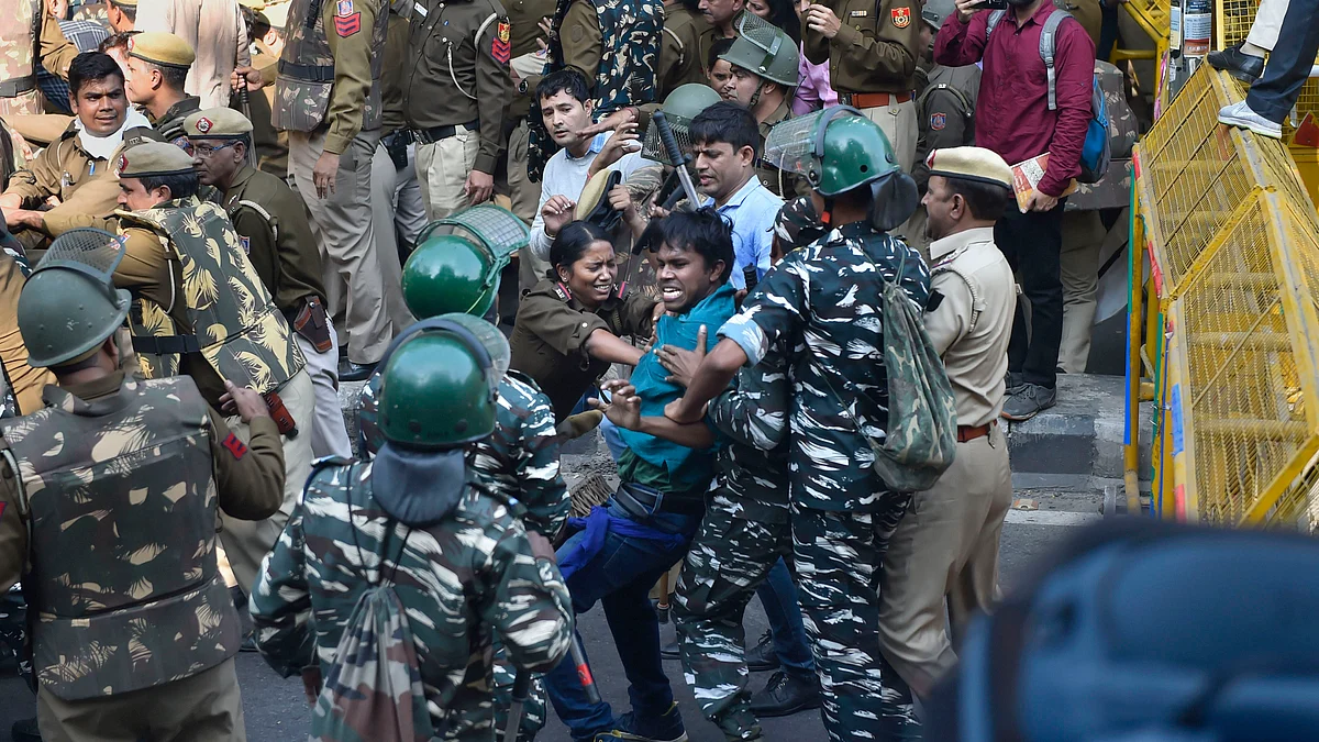 About 100 JNU students detained, several injured in police lathicharge