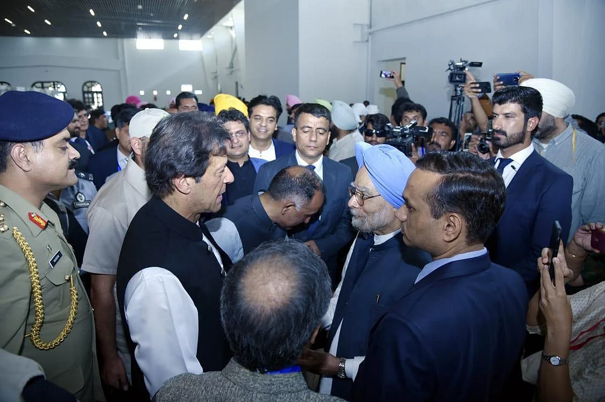 Pak PM Imran Khan interacts with former Indian PM Dr Manmohan Singh during the inauguration ceremony of Kartarpur Sahib Corridor