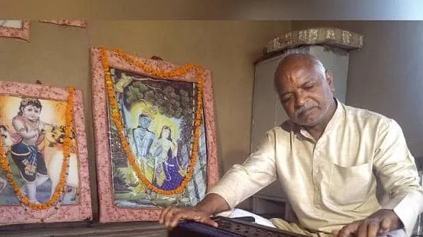 BHU Muslim professor’s father Ramzan Khan sings bhajans, but no one protests