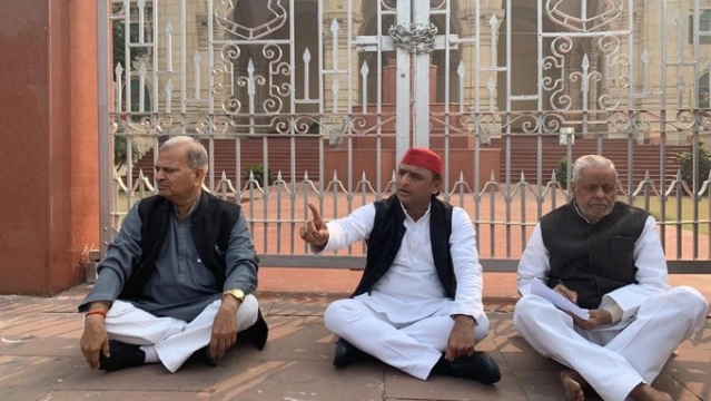 UP govt failing to protect state’s women, should be removed, says Akhilesh