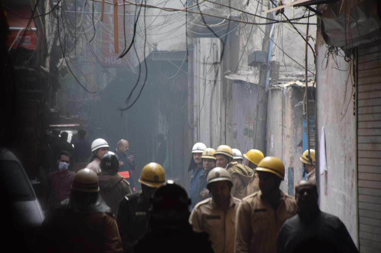 President, PM, CM, Sonia, Rahul, others condole deaths in Delhi blaze