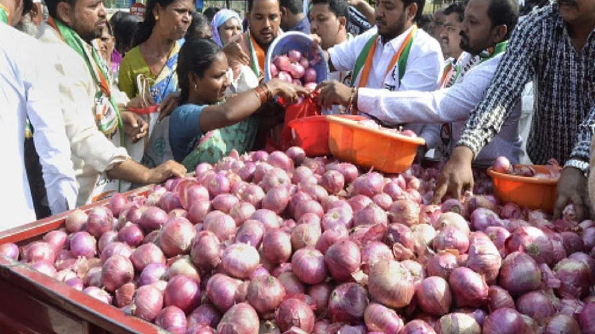 Many states not keen to take imported onions as taste is different from homegrown ones, Centre “worried”