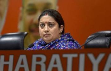 Onion prices bring some giggles with tears: Twitterati recalls Smriti Irani’s old onion tweet