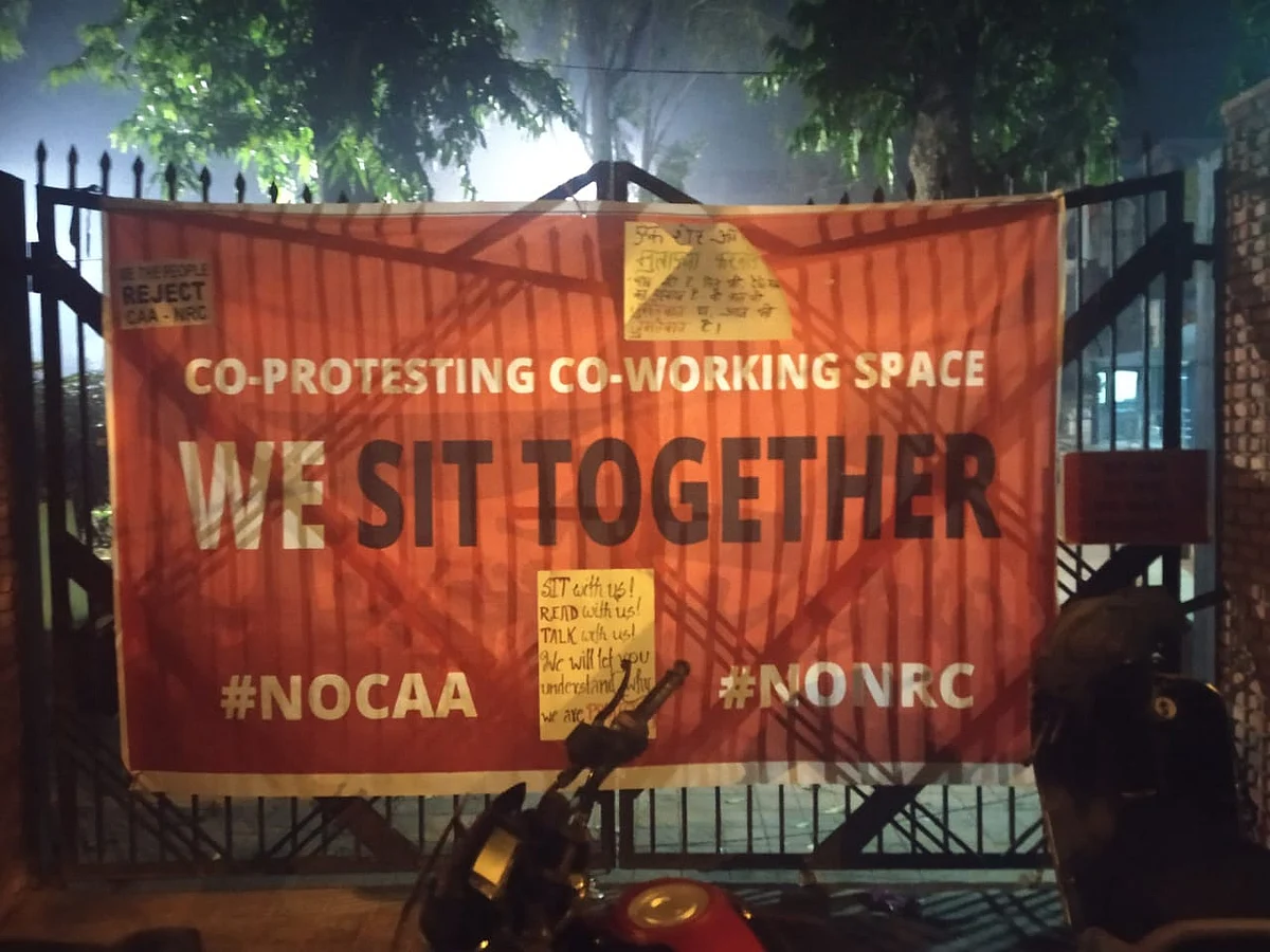 New Year’s Eve turns into ‘Azadi Night’ at Jamia Milia; students and locals sing songs to protest against CAA