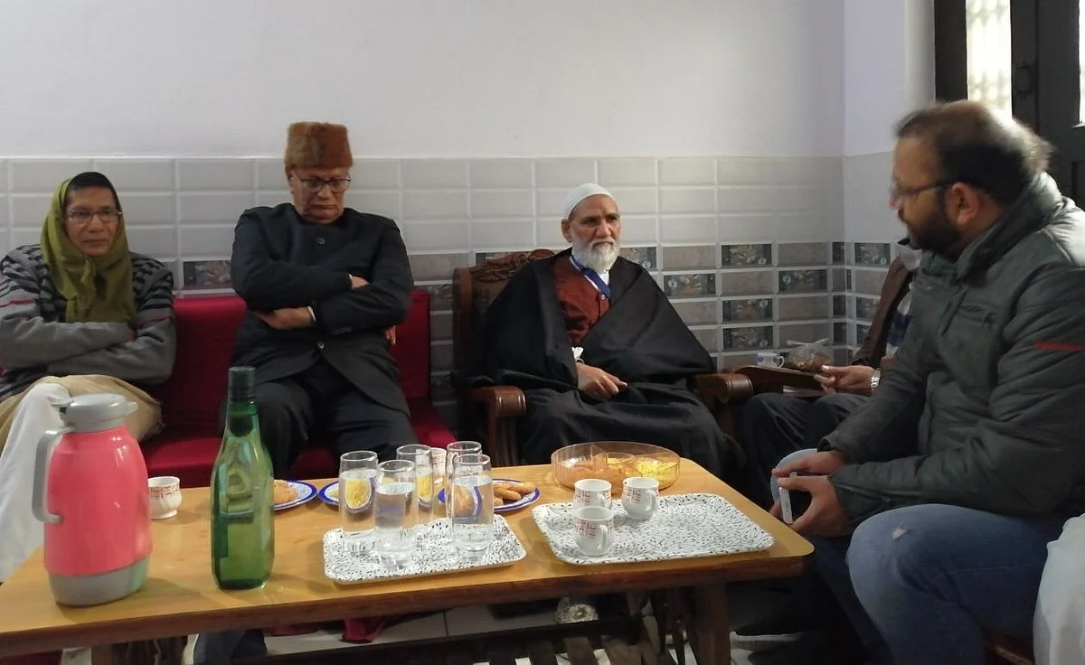 Maulana Asad Raza Hussaini, Principal of Saadat Madarsa (third from left)