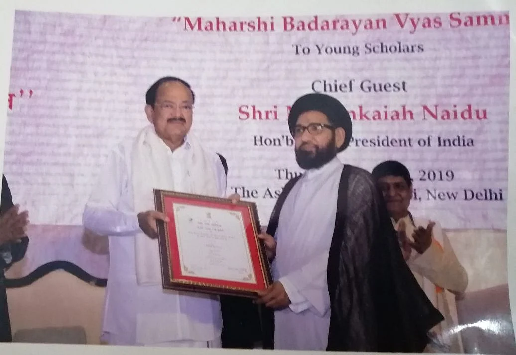 Maulana Asad Raza Hussaini receiving award from the Vice President of India Venkaiah Naidu