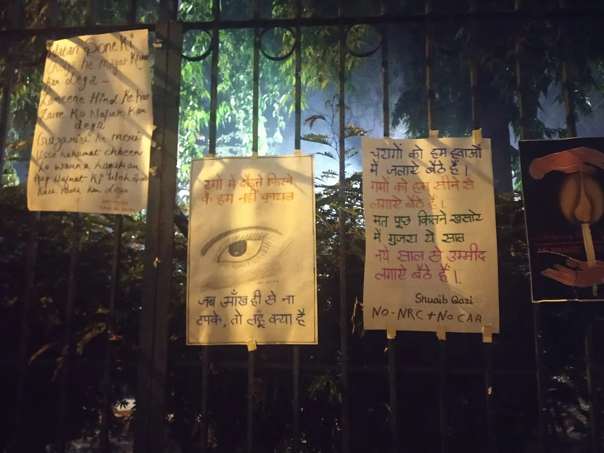 New Year’s Eve turns into ‘Azadi Night’ at Jamia Milia; students and locals sing songs to protest against CAA