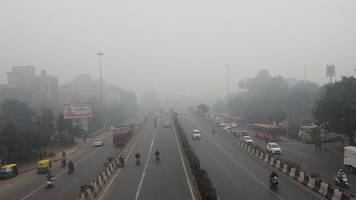Foggy morning in Delhi, minimum temperature settles at 6.5 degrees Celsius
