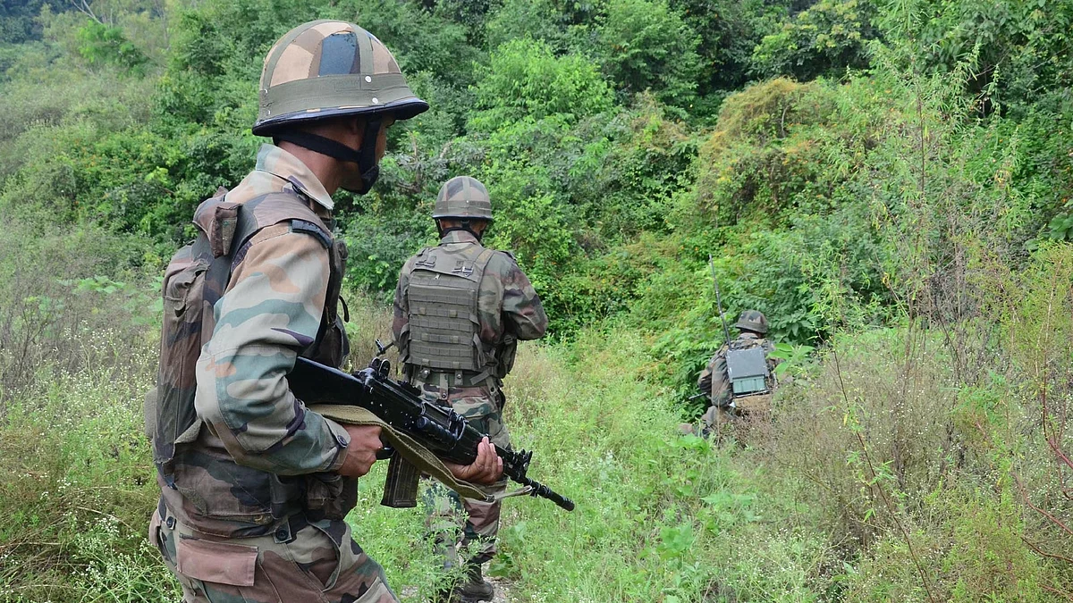 Ceasefire violation by Pakistan in Poonch, India responding
