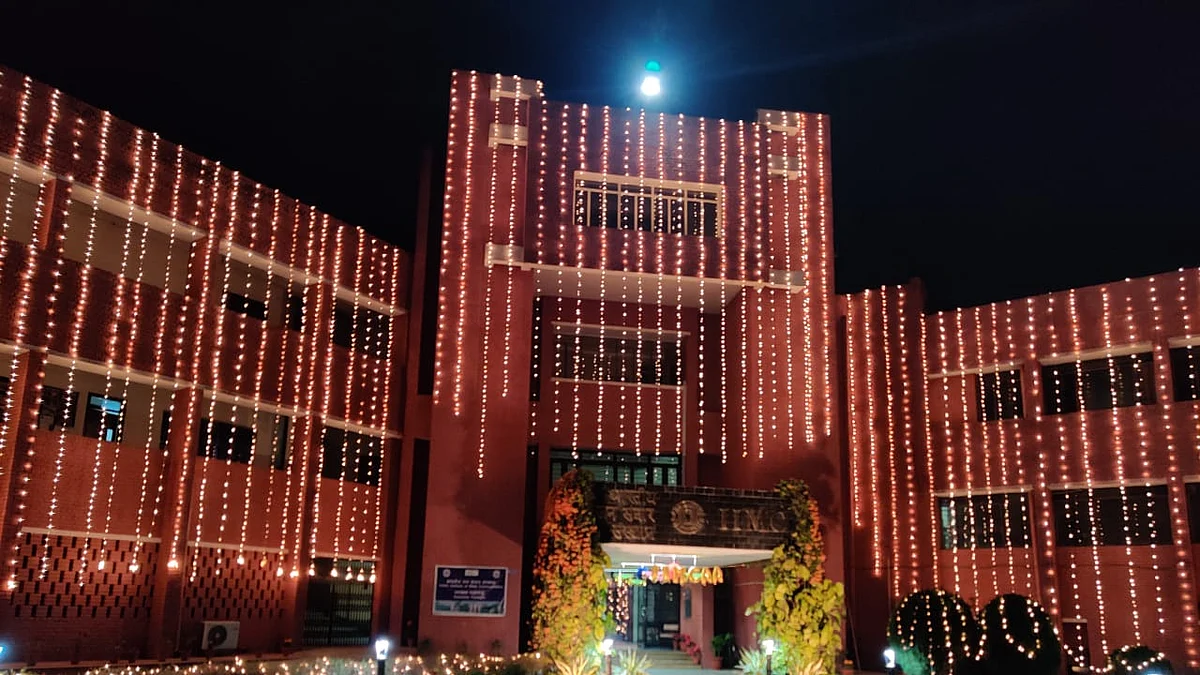IIMC suspends 12 students for protesting against fee-hike, asks students to deposit increased fee