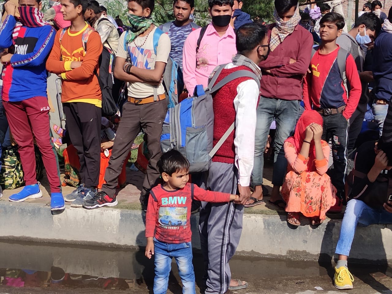 Delhi : Migrants in distress, 65 % haven’t received a meal, rations, says CPM Survey