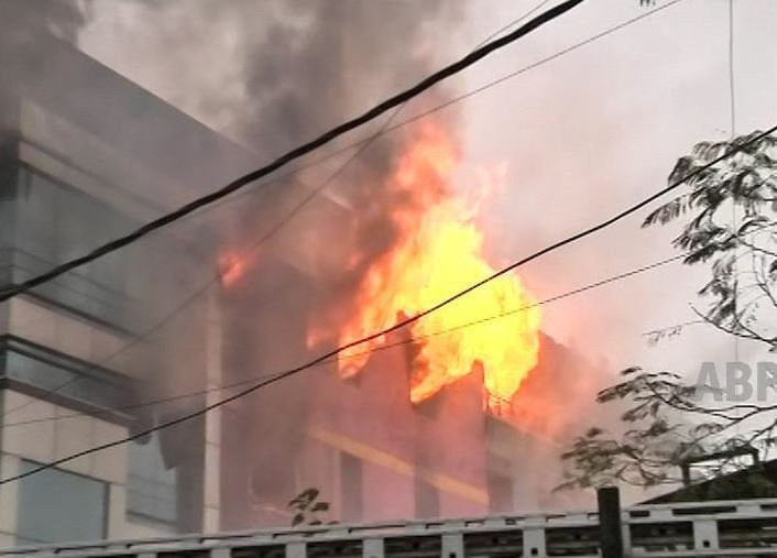 1 killed in blaze opposite Shahrukh Khans’s home