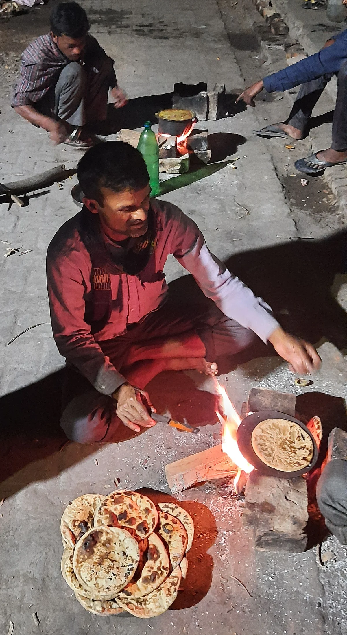 In UP, daily wagers are engaged in an unequal war with lockdown and hunger