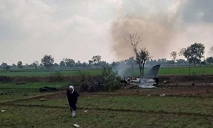 F 16 Jet Of Pakistan Air Force Crashes In Islamabad During Pakistan Day Parade Rehearsals