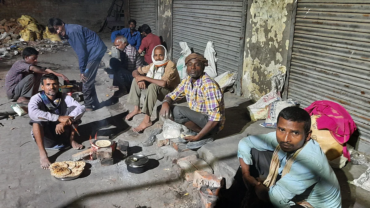 In UP, daily wagers are engaged in an unequal war with lockdown and hunger