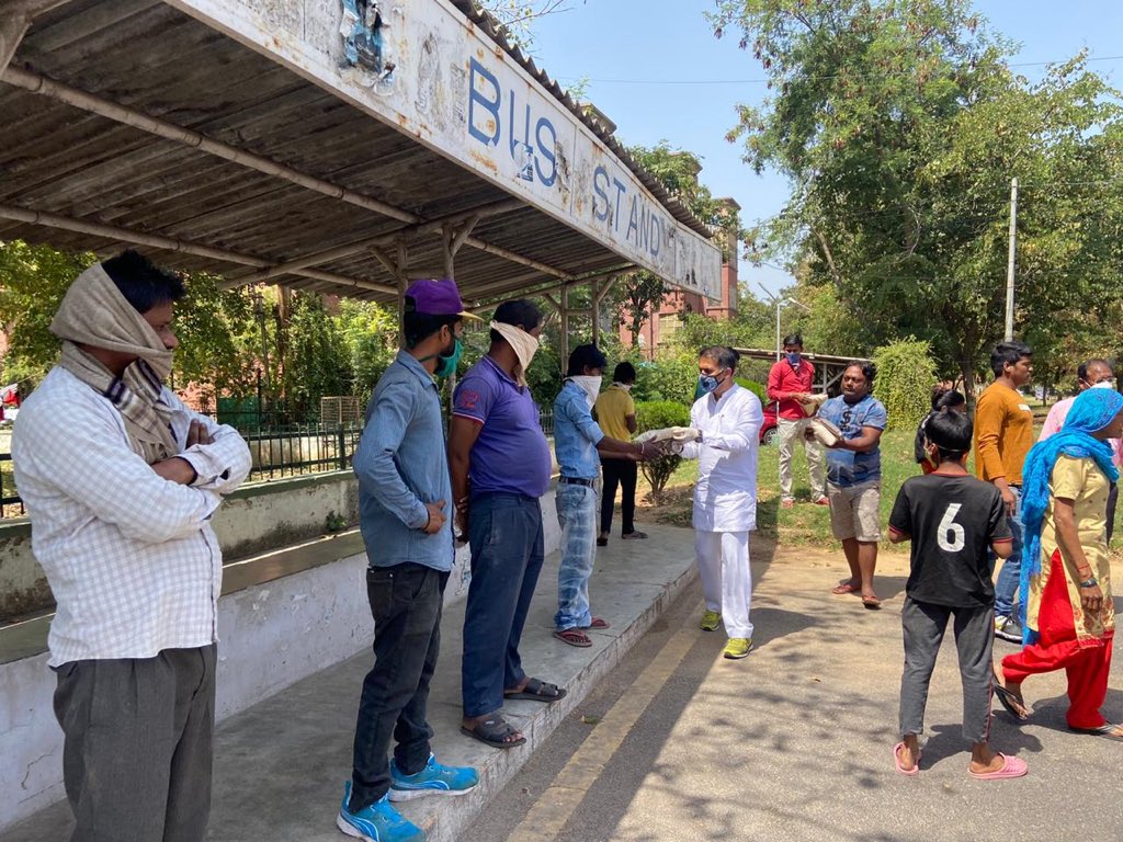 Bollywood: FWICE starts distributing groceries to film industry workers to help them during lockdown